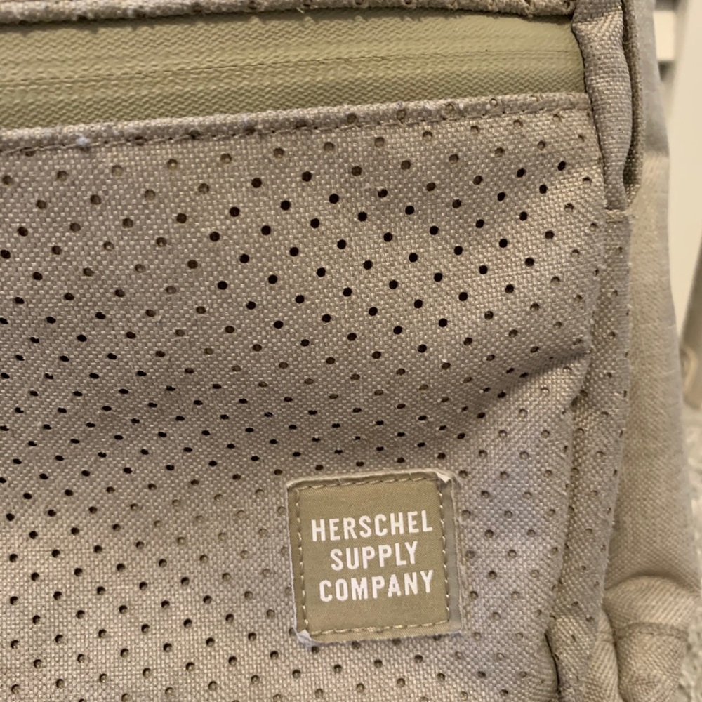 Herschel Backpack - Picture 2 of 9